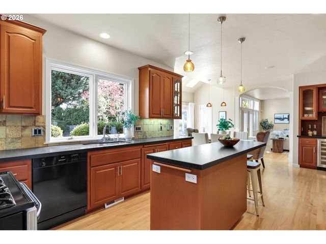 2899 RIVERWALK Loop, Eugene, OR 97401