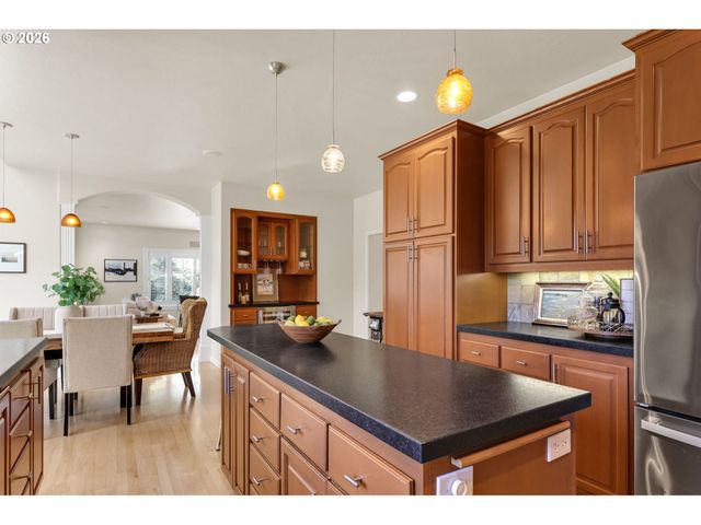 2899 RIVERWALK Loop, Eugene, OR 97401