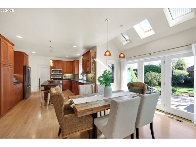 2899 RIVERWALK Loop, Eugene, OR 97401