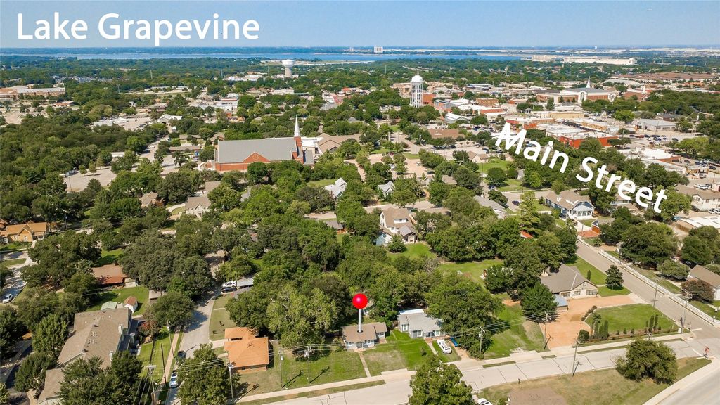 404 W Hudgins Street, Grapevine, TX 76051
