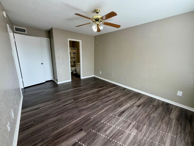 9350 Country Creek Drive 31, Houston, TX 77036