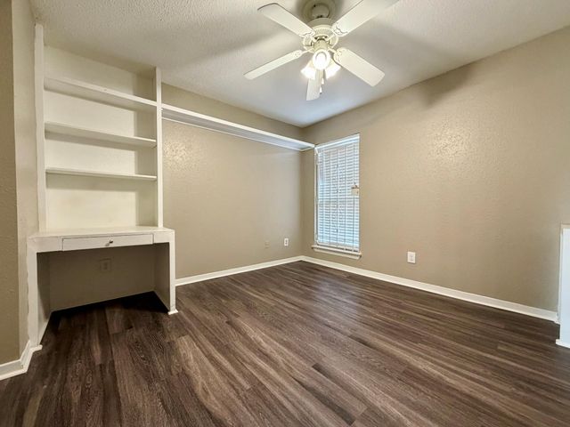 9350 Country Creek Drive 31, Houston, TX 77036