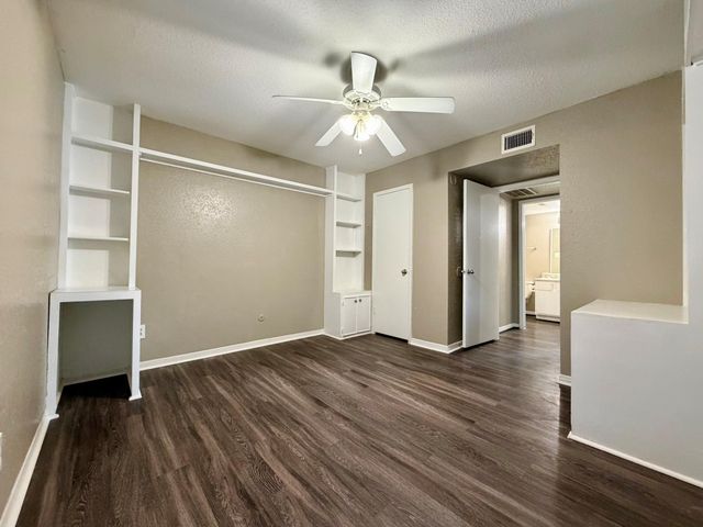 9350 Country Creek Drive 31, Houston, TX 77036