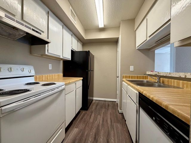 9350 Country Creek Drive 31, Houston, TX 77036