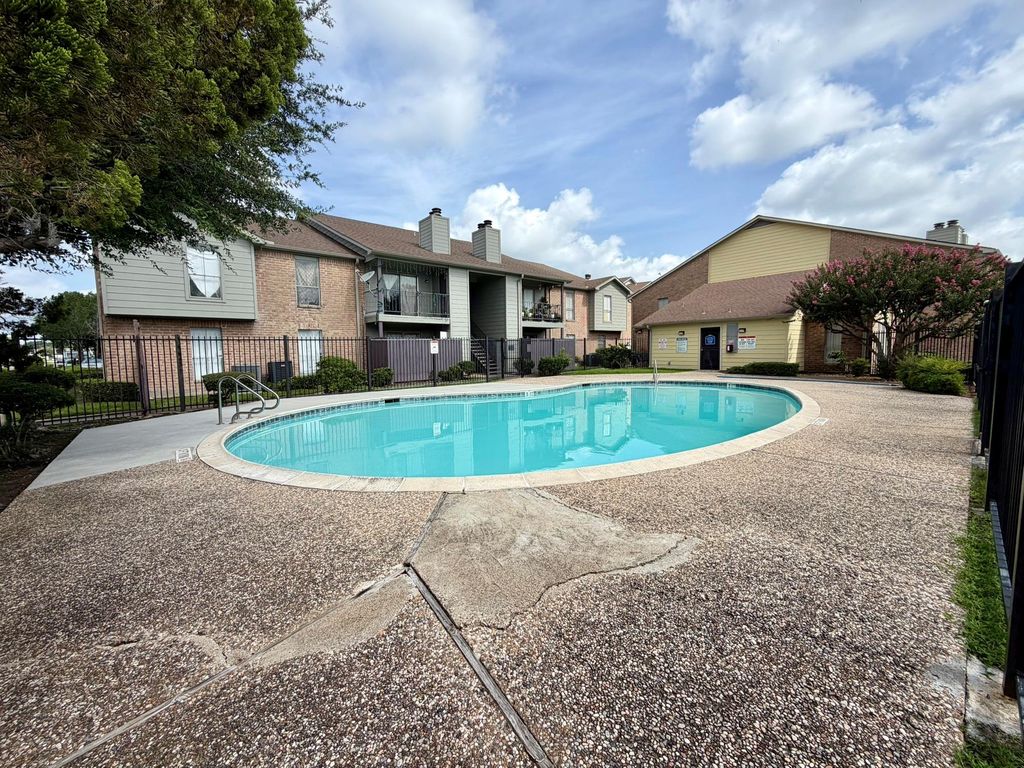 9350 Country Creek Drive 31, Houston, TX 77036