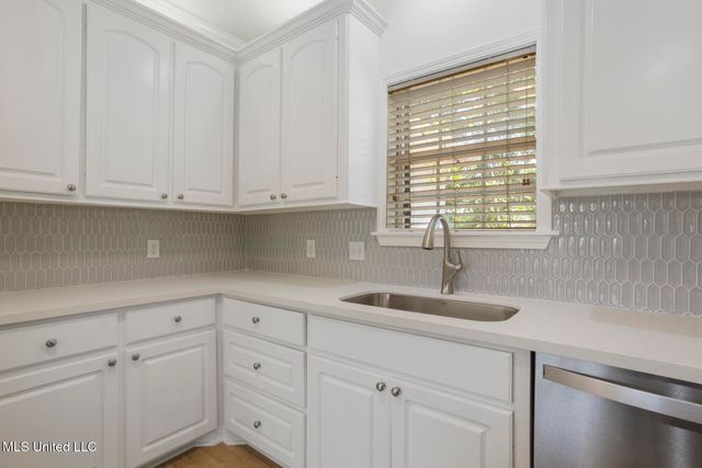 119 Middle Field Drive, Canton, MS 39046