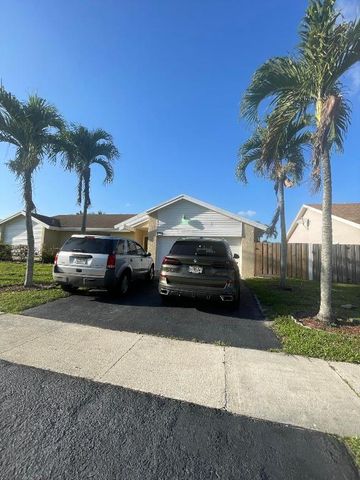 9569 Richmond Circle, Boca Raton, FL 33434