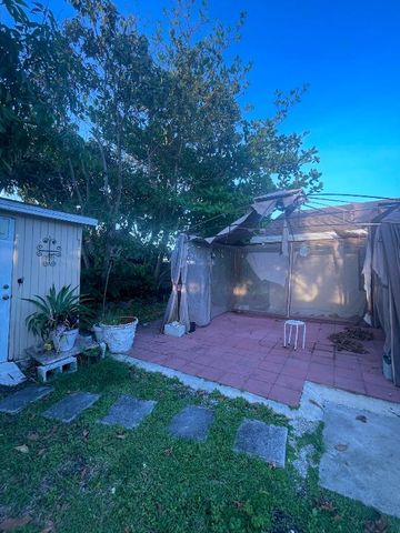 9569 Richmond Circle, Boca Raton, FL 33434