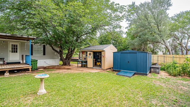 1609 Lands End Street, Granbury, TX 76048