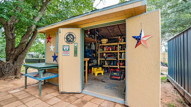 1609 Lands End Street, Granbury, TX 76048