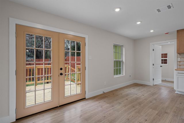 8801 Little Walnut DR, Austin, TX 78753