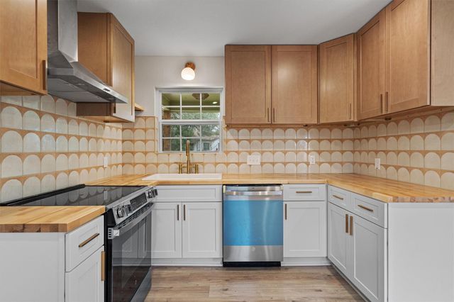 8801 Little Walnut DR, Austin, TX 78753