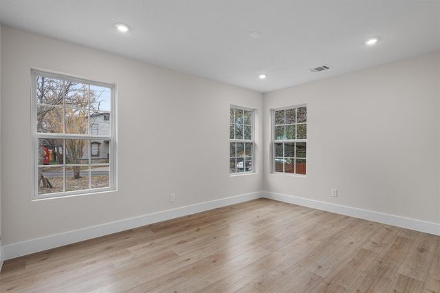 8801 Little Walnut DR, Austin, TX 78753