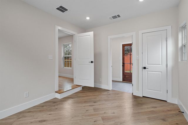 8801 Little Walnut DR, Austin, TX 78753