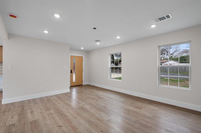 8801 Little Walnut DR, Austin, TX 78753