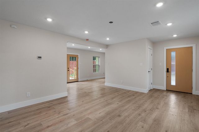 8801 Little Walnut DR, Austin, TX 78753