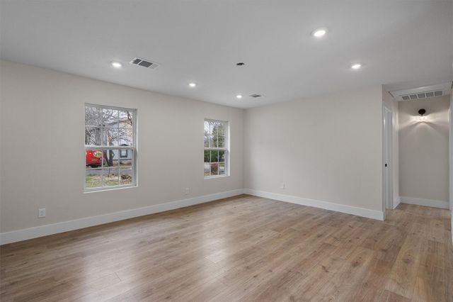 8801 Little Walnut DR, Austin, TX 78753