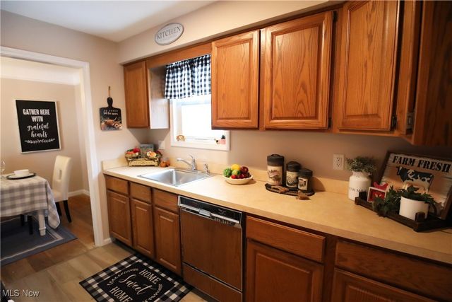 1344 Lander Road, Mayfield Heights, OH 44124