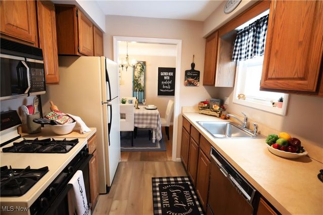 1344 Lander Road, Mayfield Heights, OH 44124