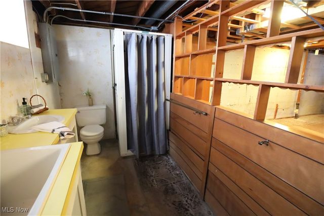 1344 Lander Road, Mayfield Heights, OH 44124