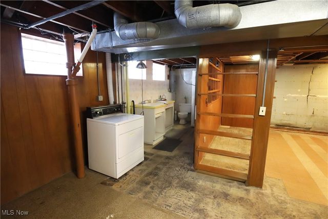 1344 Lander Road, Mayfield Heights, OH 44124