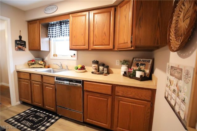 1344 Lander Road, Mayfield Heights, OH 44124