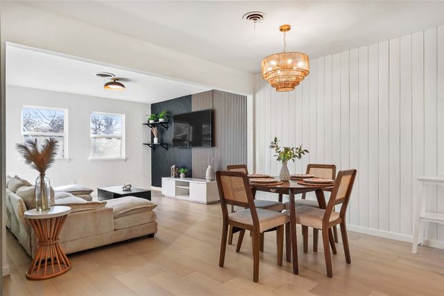 416 Simmons, Hurst, TX 76053