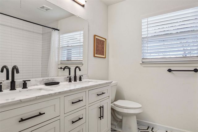 416 Simmons, Hurst, TX 76053