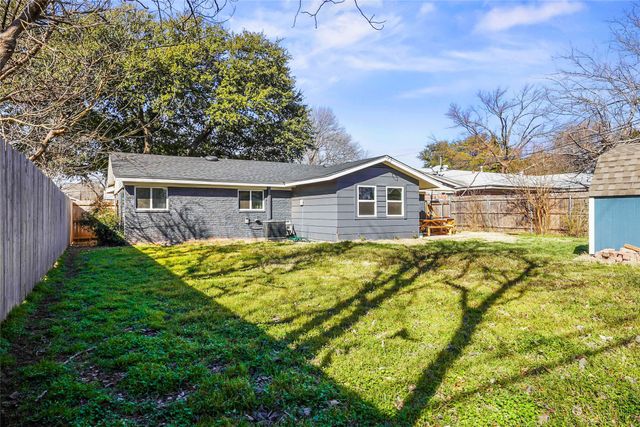 416 Simmons, Hurst, TX 76053