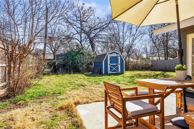 416 Simmons, Hurst, TX 76053