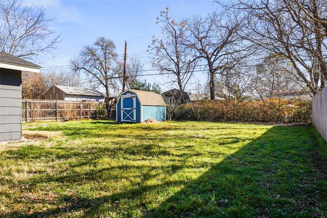 416 Simmons, Hurst, TX 76053