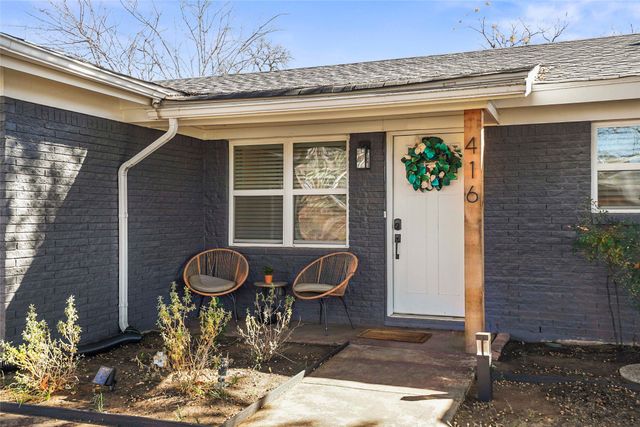 416 Simmons, Hurst, TX 76053