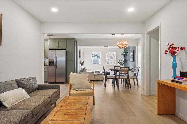 416 Simmons, Hurst, TX 76053