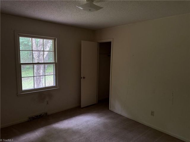 204 Hamilton Road, Lexington, NC 27295