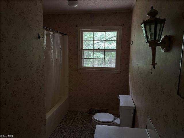 204 Hamilton Road, Lexington, NC 27295
