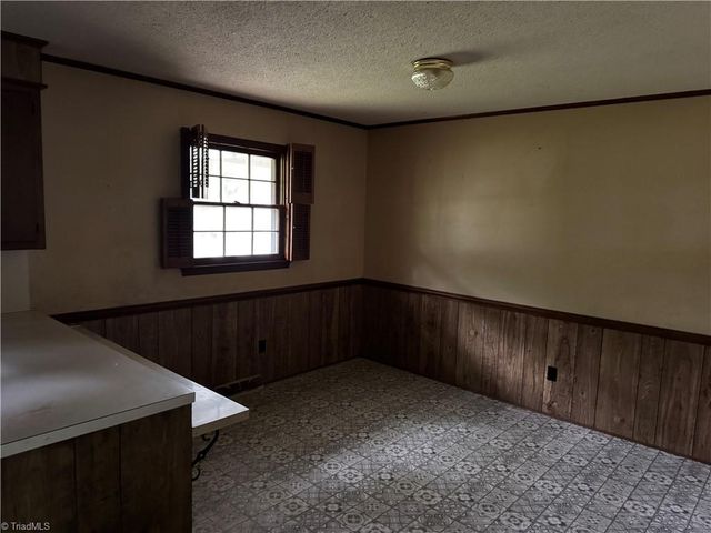204 Hamilton Road, Lexington, NC 27295