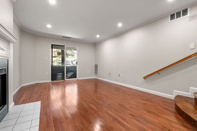 1216 Vfw Pkwy 40, Boston, MA 02132