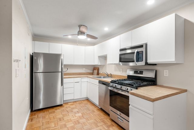 1216 Vfw Pkwy 40, Boston, MA 02132