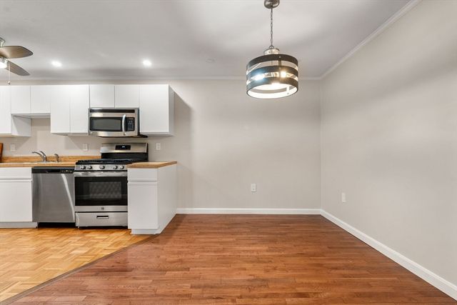 1216 Vfw Pkwy 40, Boston, MA 02132