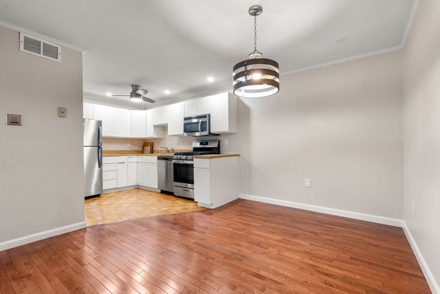 1216 Vfw Pkwy 40, Boston, MA 02132