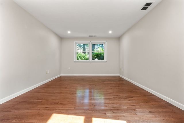 1216 Vfw Pkwy 40, Boston, MA 02132