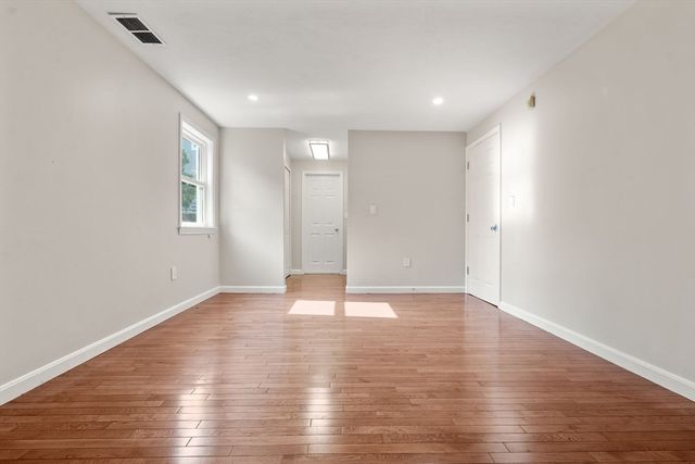 1216 Vfw Pkwy 40, Boston, MA 02132