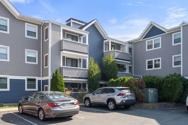 1216 Vfw Pkwy 40, Boston, MA 02132