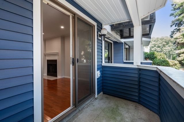 1216 Vfw Pkwy 40, Boston, MA 02132