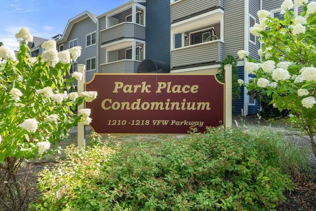 1216 Vfw Pkwy 40, Boston, MA 02132