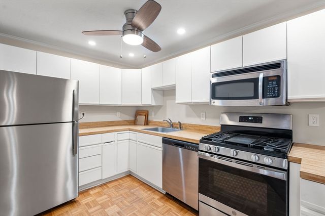 1216 Vfw Pkwy 40, Boston, MA 02132