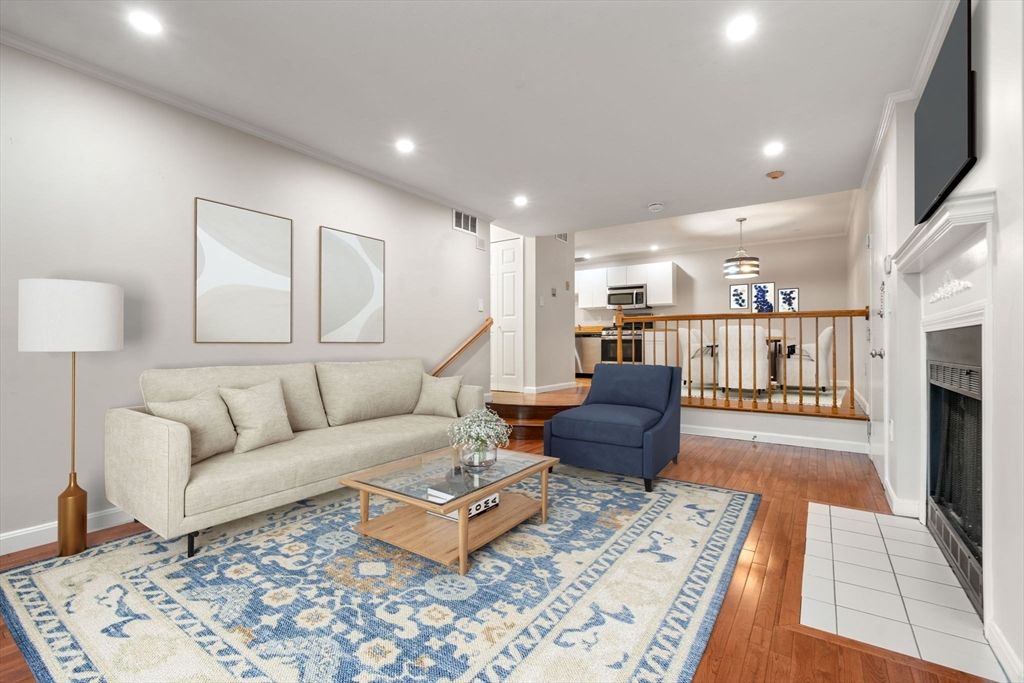 1216 Vfw Pkwy 40, Boston, MA 02132