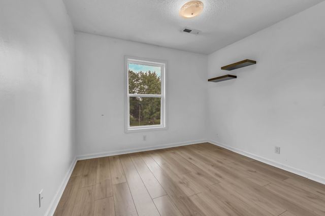 312 Broadmore Dr, Clarksville, TN 37042