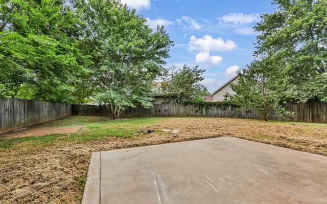 312 Broadmore Dr, Clarksville, TN 37042