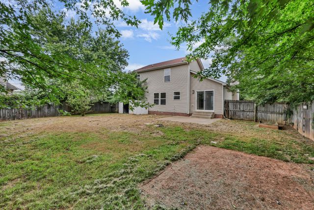 312 Broadmore Dr, Clarksville, TN 37042